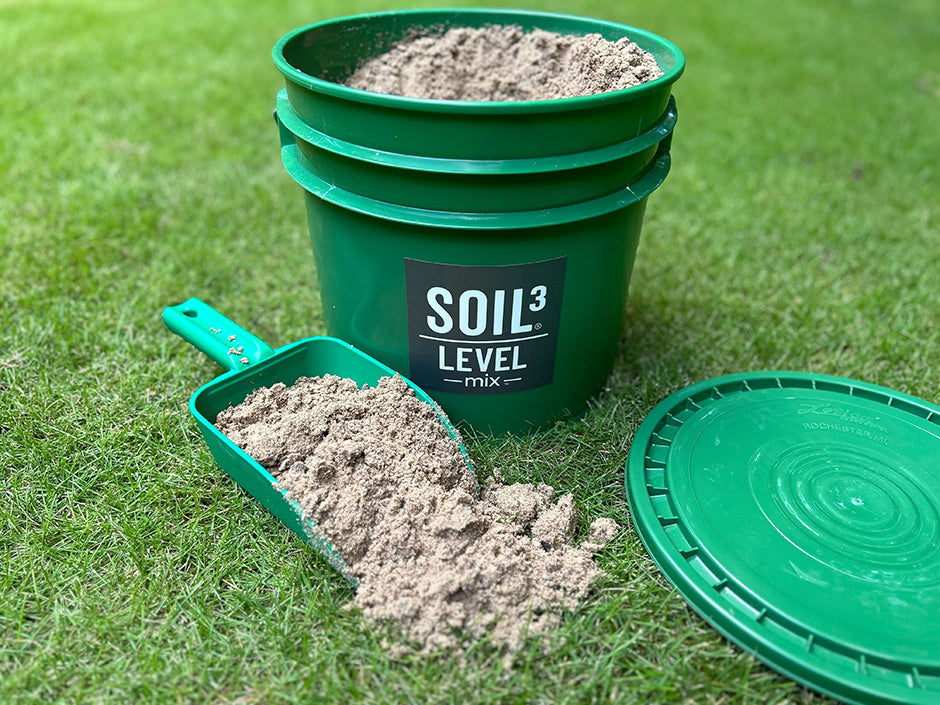 picture of bucket and scoop filled with Level Mix for leveling warm season lawns