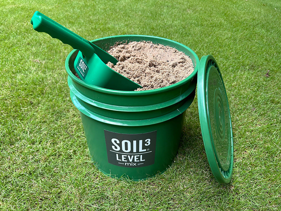 picture of bucket and scoop filled with Level Mix for leveling warm season lawns