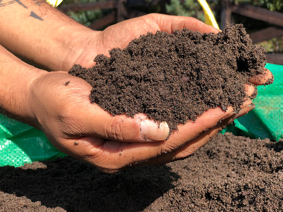 Veggie Mix is a potting soil for containers, grow bags, raised beds and for vegetables